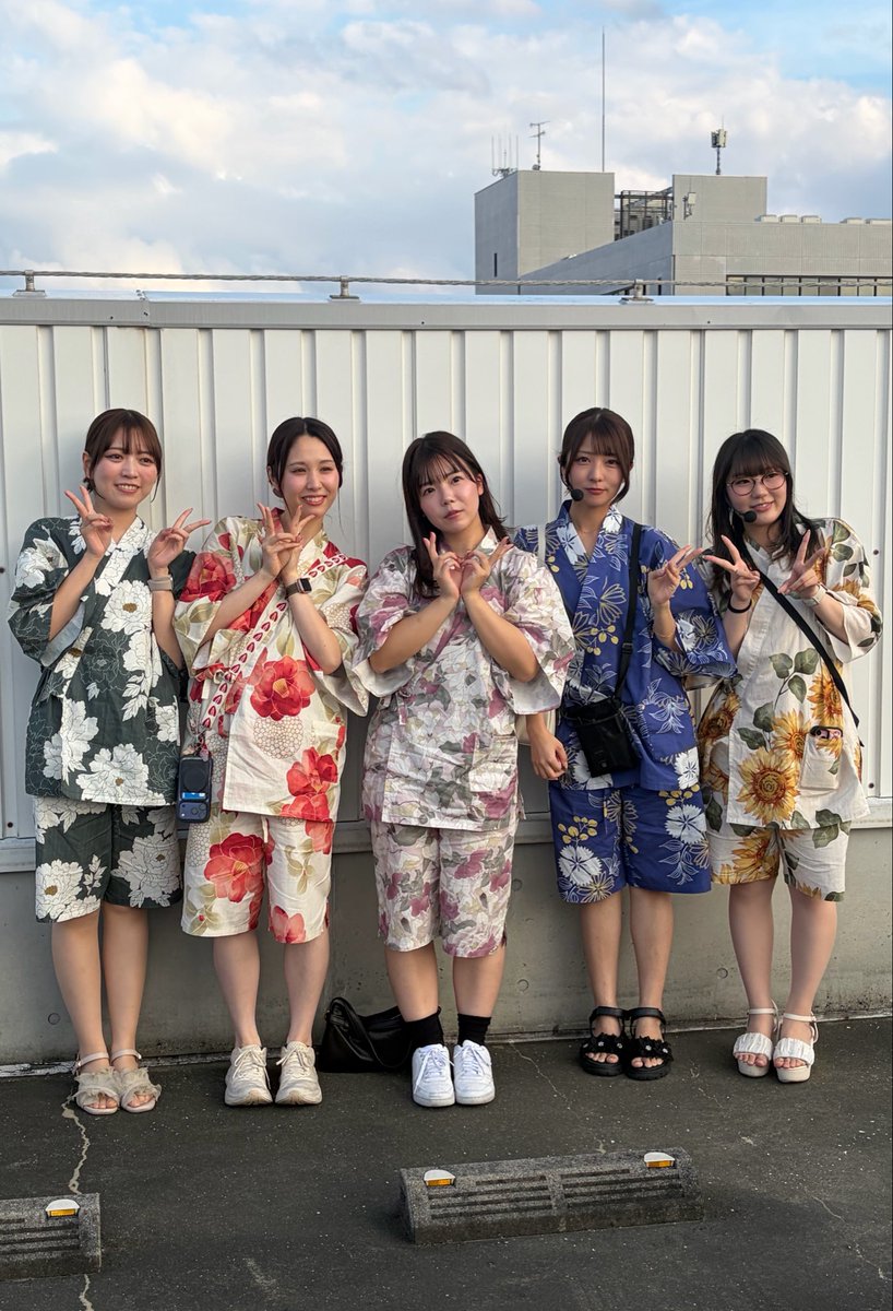 kousagari's tweet photo. バリ5の収録へ
抽選623番で爆死、、、
朦朧としながらエンディング見に行くエレベーターで龍馬ジュン様と同じになったのだが、あまりの驚きに緊張で息もできず一言も発せずたたずんでま���た🥺
投資2,300枚　回収1,200枚
GODの気合いのリプ7無ければ死んでたな、、、
#グランキコーナ西淀川 https://t.co/MKwW0wCzd9