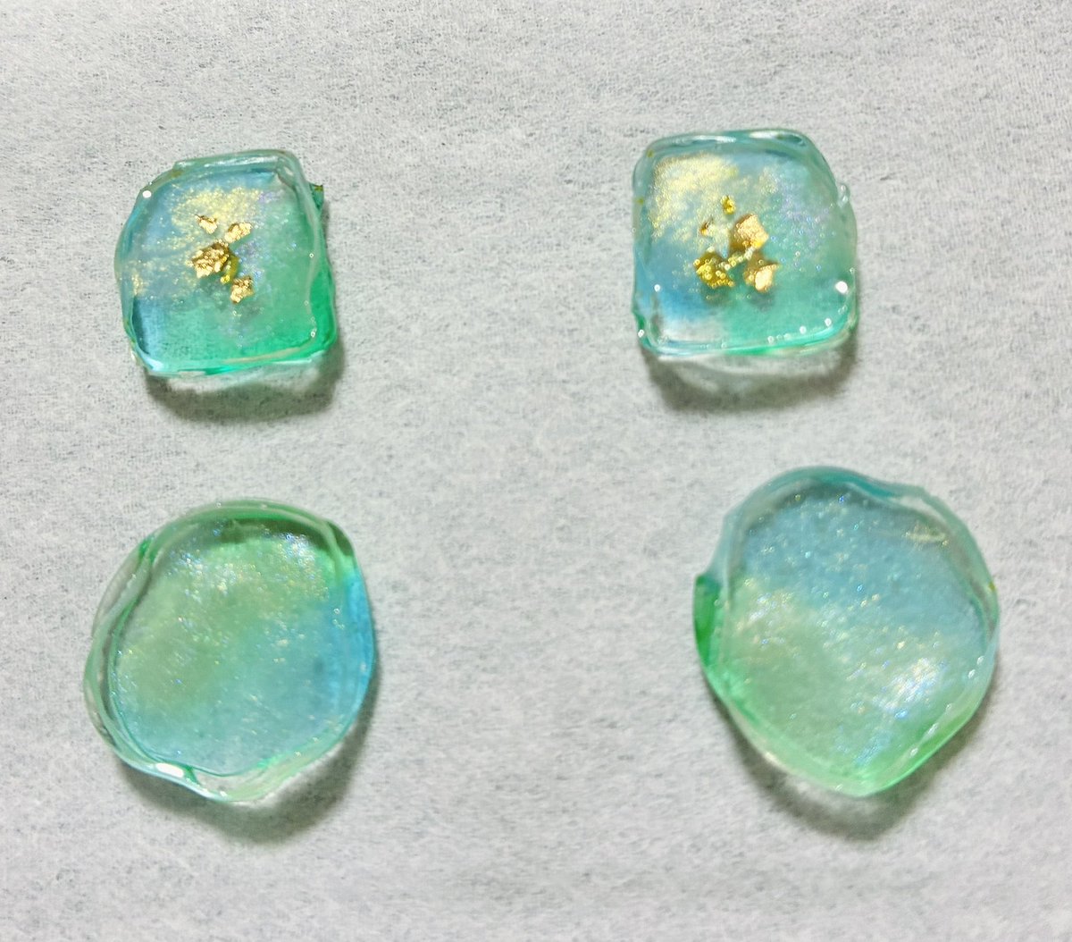 mochaco2026's tweet photo. ちょっとレジンでお試しに使ってみた
シンプルだけど、それはそれで良きと思うのでピアスにでもしようかと思います https://t.co/CoP2iHjVn2