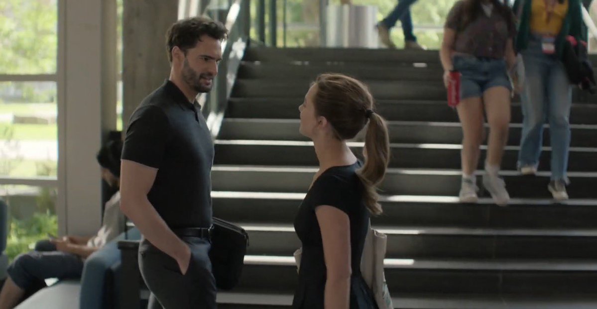 soaphiebaek's tweet photo. olive wearing black here like she’s already joining the darkside, wink wink #thelovehypothesis #reylo https://t.co/UcQ04vtJo1