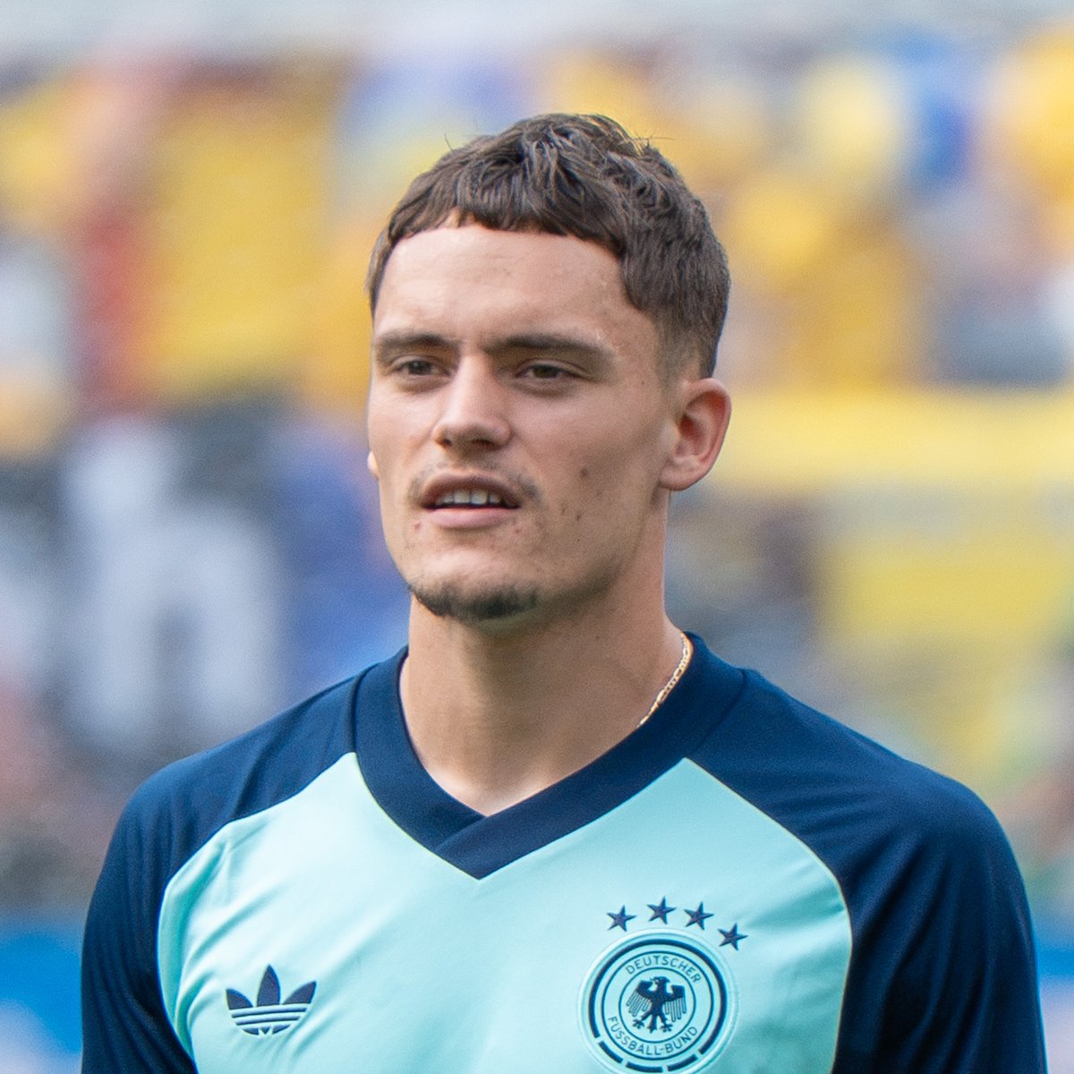 TouchlineX's tweet photo. 🚨 𝗡𝗘𝗪: According to BILD, Jürgen Klopp has introduced STRICTER rules within the Germany squad:

• Team dinners: Everyone must arrive together at 7 or 8 PM.

• Phones: BANNED before matches to improve focus and communication.

• Haircuts: NOT allowed at the team hotel. Players must get them done beforehand.

• Family visits: Limited during major tournaments, with visits only allowed as exceptions.