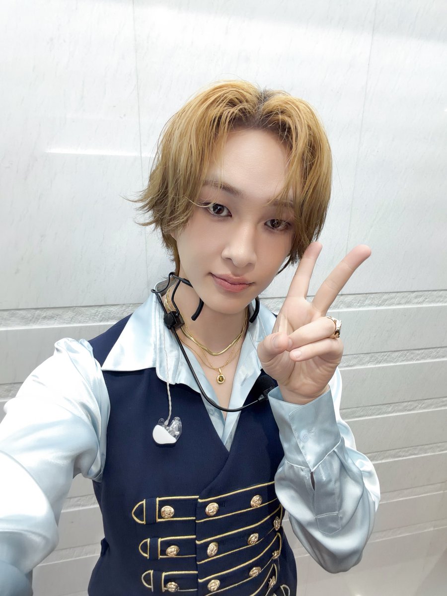 ONEW_GRIFFIN's tweet photo. 오늘도 사랑과 응원으로 채워나간 도쿄 모더라🩵💐

#온유 #ONEW
#ONEWTHELIVE #ONEW_THE_LIVE_Q https://t.co/y70JIBXFAA