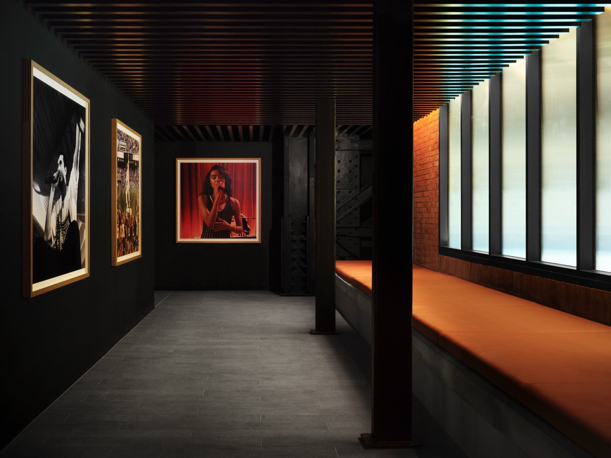 AppleMusic's tweet photo. Take a peek inside Apple Music Hall, our intimate new venue in London 👀 Learn more at https://t.co/sE8MWJ3j54. https://t.co/vK0LnpM7ai