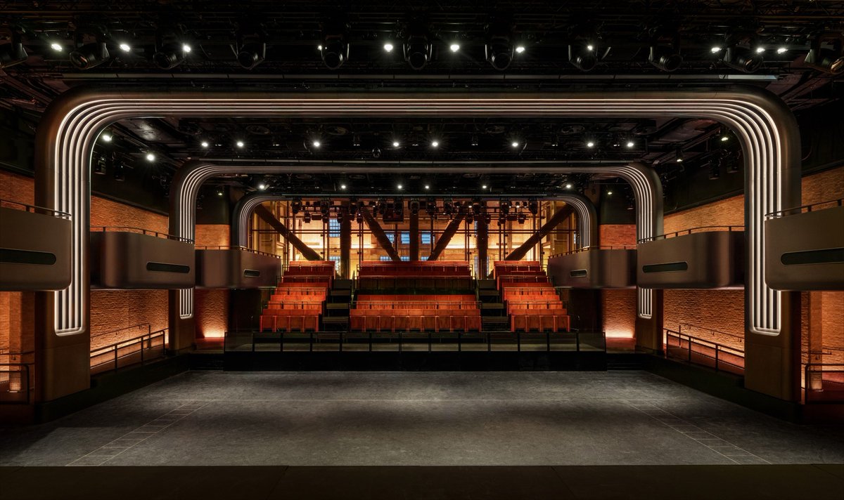 AppleMusic's tweet photo. Take a peek inside Apple Music Hall, our intimate new venue in London 👀 Learn more at https://t.co/sE8MWJ3j54. https://t.co/vK0LnpM7ai
