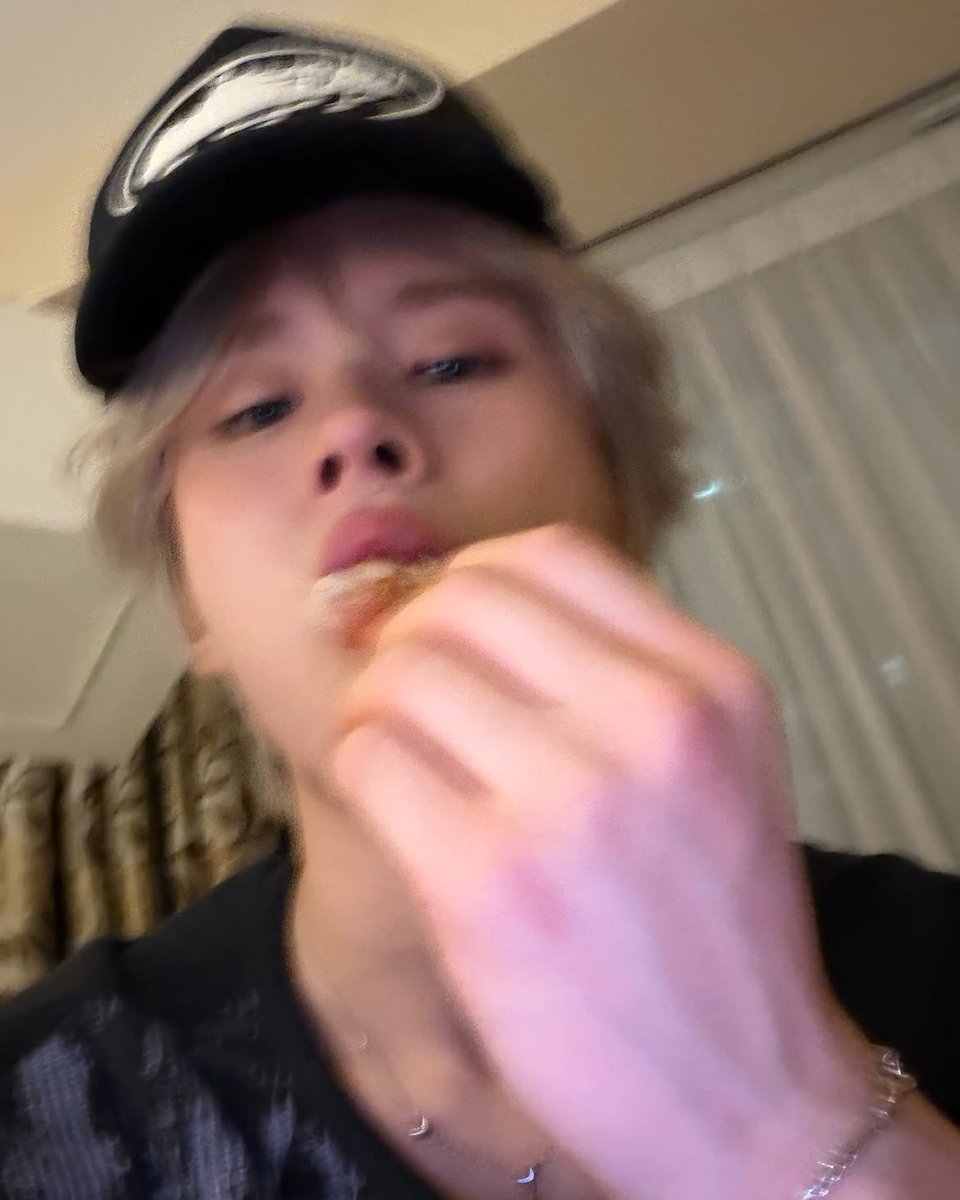 0X1TWS's tweet photo. which tws hyung did he learn this behaviour from. https://t.co/Tg2hMJBzi2