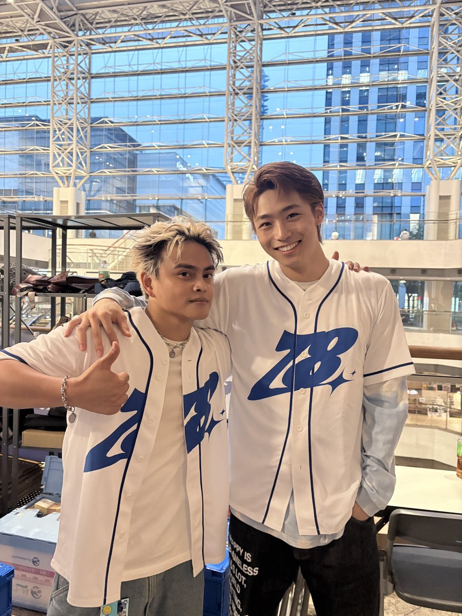 _FlowBack_REIJI's tweet photo. ZERO-8 公開収録ありがとう
ございました〜📢✨!
ずっと楽しかったですwwww
みんなも同じだといいなぁ

みんな楽しかったー？👌

これからも皆さんを笑顔に
できるように頑張るぜ😎✨！
いつもありがとうございます！

#ZERO8 https://t.co/Md5eh7Z0e0