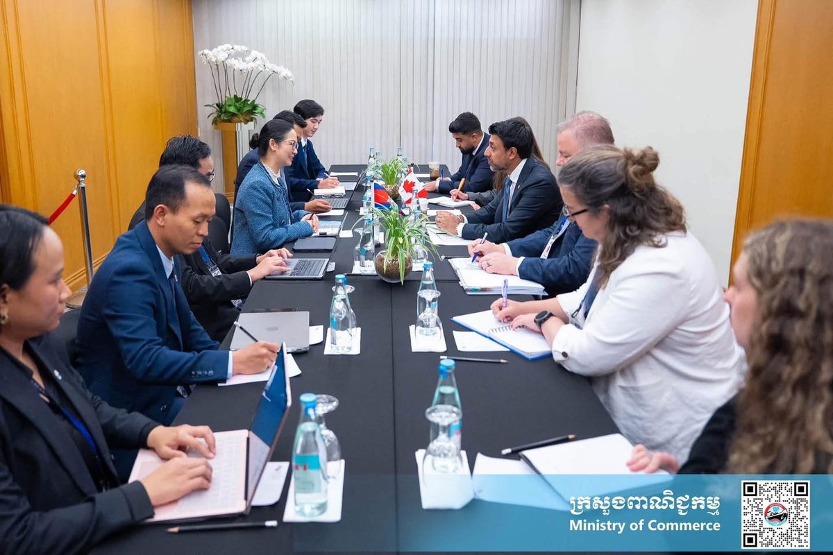 MoCCambodia's tweet photo. Her Excellency CHAM Nimul, Minister of Commerce, met with His Excellency Maninder Sidhu, Minister of International Trade, Canada on the occasion of the 58th ASEAN Economic Ministers' Meeting…
👉 Read More: https://t.co/Mzw7JVr0RV https://t.co/fdF6iTS3YE