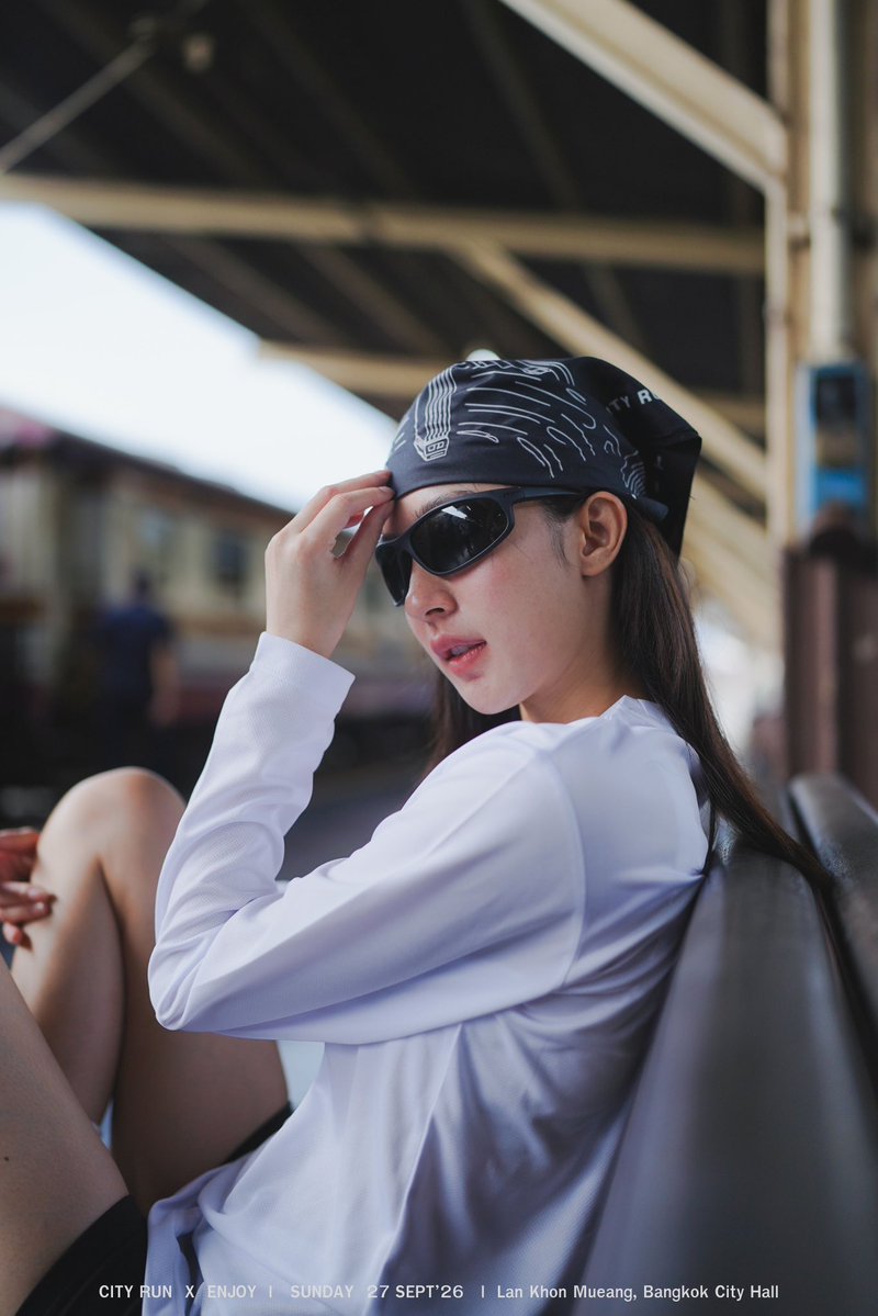 Enjoyyotdr_OFC's tweet photo. CITY RUN WITH ENJOY! 🐶🏃‍♀️ 

#Enjoyyotdr #เอนจอยธิดารัตน์

' ENJOY CITY RUN  T-SHIRT  WHITE ' 
Model: Thidarat 
Makeup: Enjoy  
Stylist: Enjong 

Catch you on Sun 27th! 👀✨ 

T-SHIRT pre-order now !! 
Link: https://t.co/edoGJufI43 https://t.co/8hrL5rVhTg