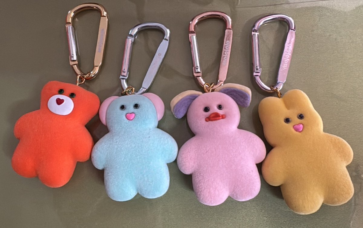 tsuchan1213's tweet photo. ガチャガチャで妹2回私2回したらまさかの4種類コンプリート🎉
なんのキャラか知らんけど可愛い🫶 https://t.co/s8QILiIEom