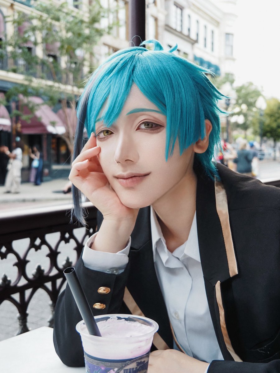 GoZA_r0's tweet photo. タレ目あんまり自信ないけど；；
テラス席最高だった🦈☕️
#Dハロツイステ
#Dハロ仮装2026 https://t.co/A9kJjwUzF7