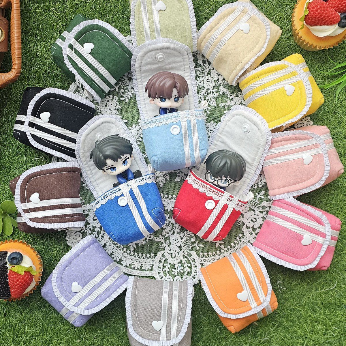 Butter_Melon__'s tweet photo. [RT+follow추첨 파우치 하나 선물🎁]

5cm 솜인형과 피규어를 수납할 수 있는 똑딱이 입체 파우치를 들고왔습니다(ღˇ◡ˇ*)👝

스포티함과 러블리함을 동시에 살린 져지메이드 컨셉이랍니다🪽🍧

🗓09/25 20:15 ~ 09/30 23:59
🔗https://t.co/BLLziJuKxH https://t.co/1gFqWB4UAE