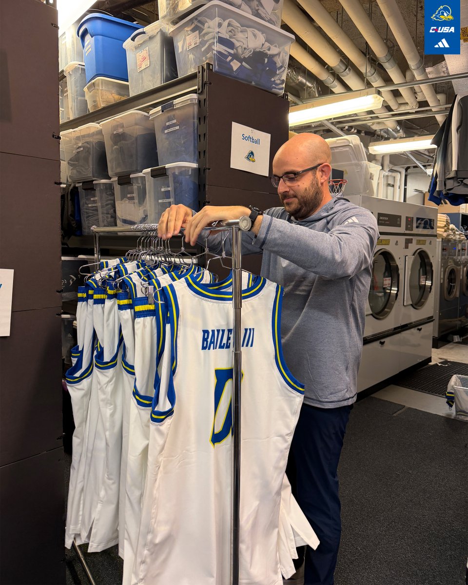 DelawareWBB's tweet photo. Happy Equipment Managers Appreciation Week, Pete 👏

Thank you for all that you do for us! https://t.co/lUC6jdGVty