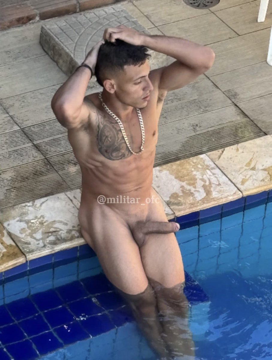 militar2_0's tweet photo. O calor desse eu fico em dúvida até pra escolher a foto
1 ou 2😅💦 https://t.co/0X3ssNhkXh
