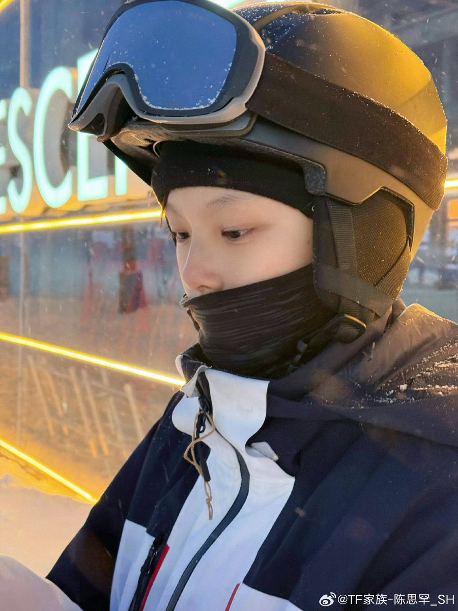 1000SH_'s tweet photo. 250207 보드타는 애기천쓰한과
260923 보드타는 조금커버린천쓰한
다 울자 다 울어보자 https://t.co/A1OklUE18Z