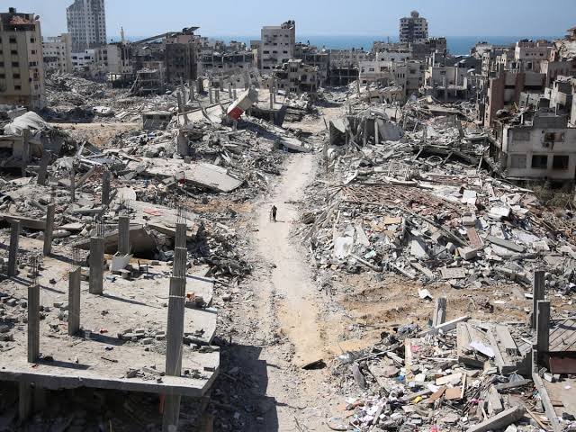 periodistan_'s tweet photo. Estoy viajando por Asia, pero veo que hay mucha gente preocupada por la "libertad de expresión" y la "censura".

Me alegra mucho que se hable de esto: nos sirve para recordar que DESDE HACE 3 AÑOS ISRAEL NO PERMITE ENTRAR A NINGÚN PERIODISTA DEL MUNDO A GAZA.
Saludos. https://t.co/TUf4V9Qosb