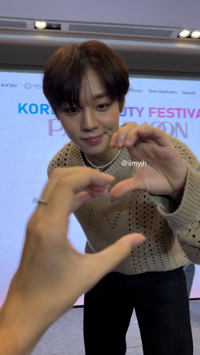 Da1mnim's tweet photo. 무ㅜ야 나 이날 진짜 조아하는데 셀카 처음봄 ♡ https://t.co/kheo1jdMl1