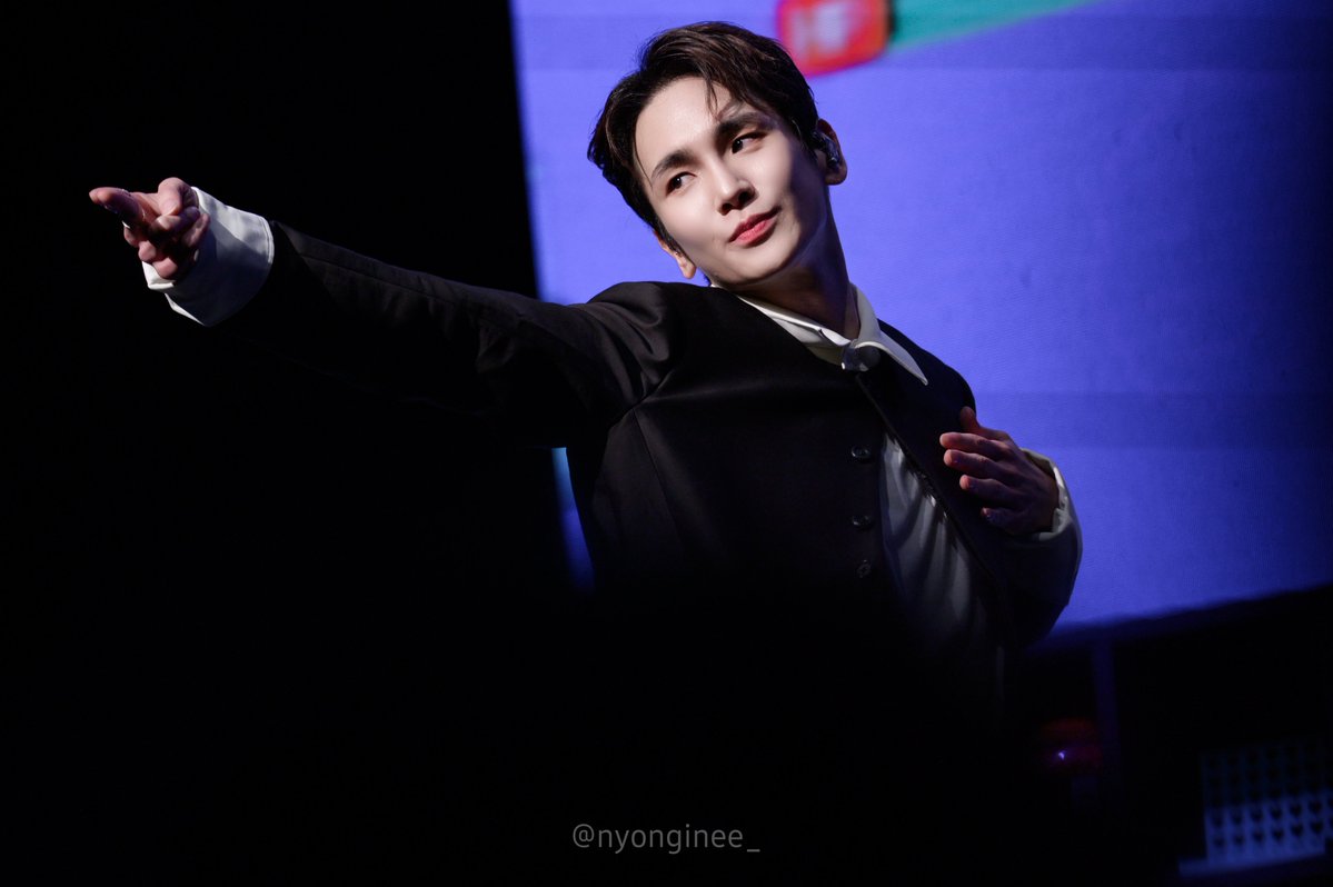 nyonginee_'s tweet photo. 20260923 키덜트클럽 밤공

#KEY #기범 #SHINee https://t.co/wv6GHrJgYe