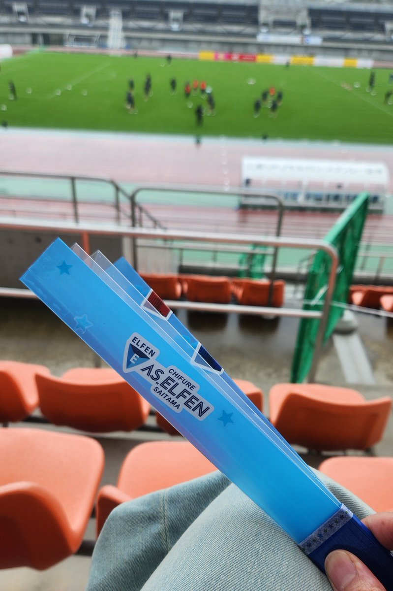 fanfunelfenblue's tweet photo. PK戦初めて見ました～
圧がスゴイ
かっしー頑張ってた👏✨
とっちーミラクルシュート👏✨
雨の中うれしい勝利でした👏✨👏✨
おめでとう✨✨✨

今シーズンはハリセンが供給無いなあ
と、自作ハリセン
１試合で破壊しそうw

次もがんばれー👊😆
#ちふれASエルフェン埼玉 https://t.co/OPRddEG4bl