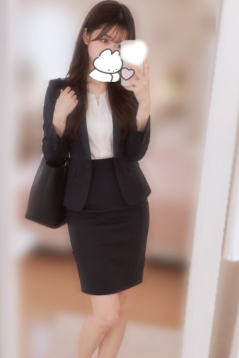 akarinox1's tweet photo. 今日は都内で研修登壇👩‍🏫

はじまる前は毎回心臓バクバク😖
「失敗しませんように」って
手のひらに人って字書いて飲んだり…
これ古い？😂

昨夜のアンケートでは
夜のラフな姿が良い派多かったけど
今朝のあかり🐰載せちゃう笑

夜にラフなあかり🐰
載せられる予定！

夜も見てくれる人〜？🙋🏻‍♀🌙 https://t.co/yl7mJ30g6g