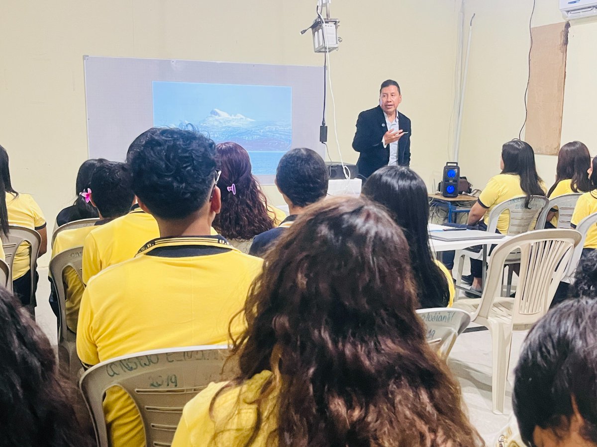 IDDemocracia's tweet photo. #MesDeLaDemocracia 
🐟🎬 | En la Unidad Educativa Simón Bolívar, ubicada en la parroquia Sosote, cantón Rocafuerte, desarrollamos el cine foro “Ojo de Pez”, un espacio de reflexión y diálogo para fortalecer la participación y los valores democráticos en las y los estudiantes. 🗣️🗳️