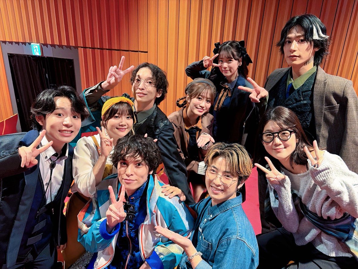 Setokkun_1216's tweet photo. #舞台AIBy
初日無事幕が上がりました🤖
ご観劇誠にありがとうございます。

今作では真ん中に
立たせていただいていますが、
それぞれの役も人生があって
誰かを想い必死に生きています！

千秋楽までみんなで走り抜けます！！

過去の仲間たちも
応援しにきてくれました☺️
ありがとう！！ https://t.co/mMewGiwdwP