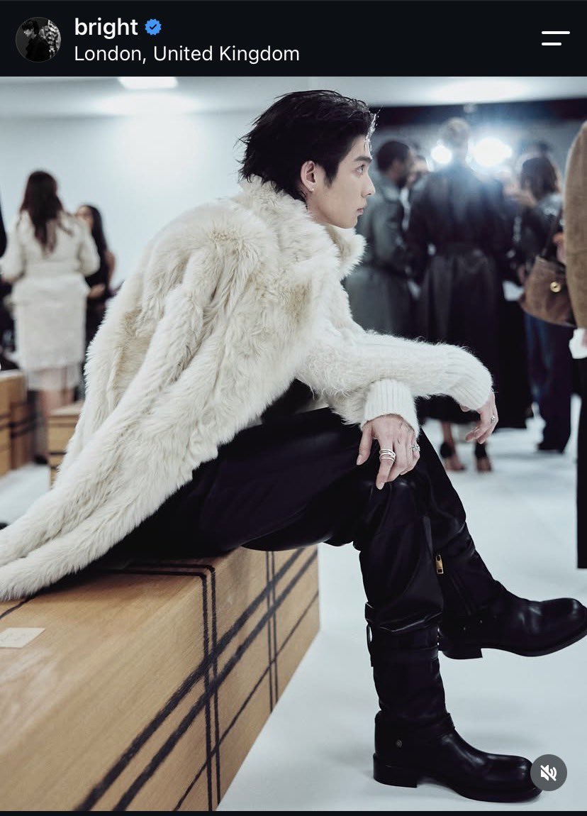 BbrightvcMyKid's tweet photo. ไบ๊สลับรูปนี้มารูปแรกและ เฬิ่ด  

โคตรจะแอค แต่จั๋นชอบมากกกก ใครจะนั่งไขว้ห้างได้หล่อเท่าฮี https://t.co/OPYDHxKr9m
