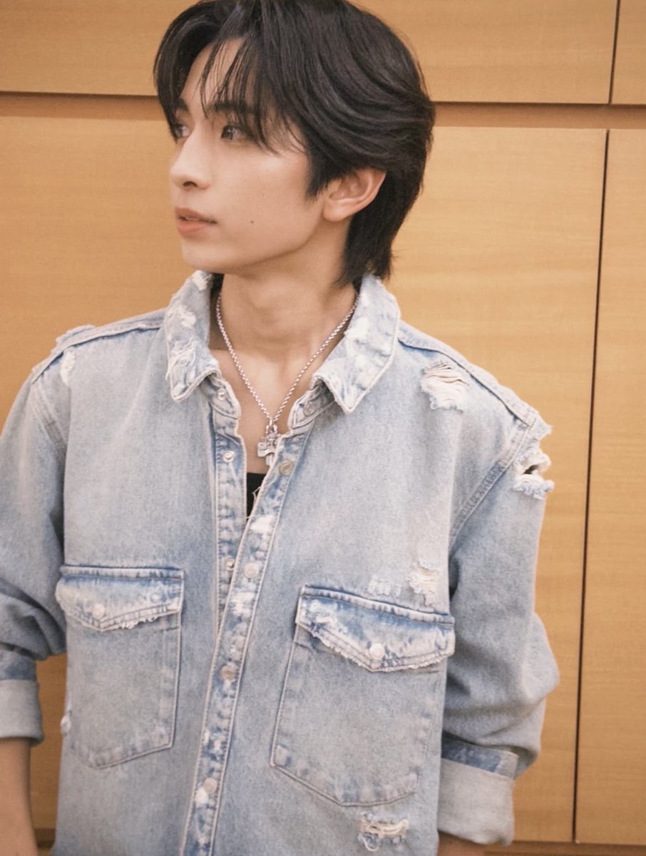 miukzy's tweet photo. 세나가 너무 남자로 보인다.. 
큰일났다🤯 https://t.co/VcZEKySuVk