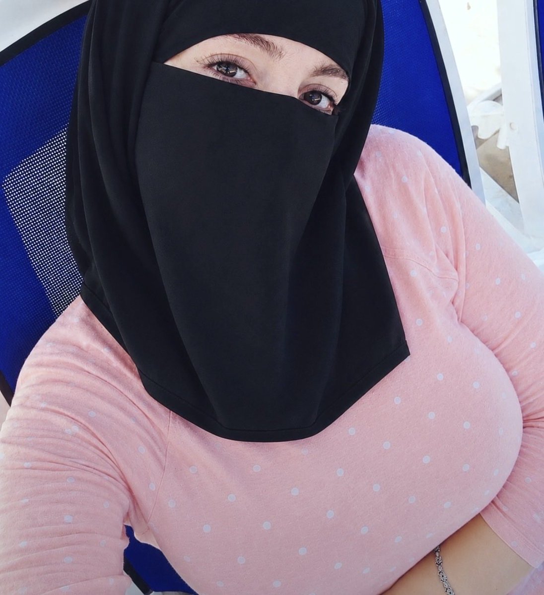 fatimarshdi's tweet photo. الوحده تعبت قلبي 😓 https://t.co/IWpAs1pJPb