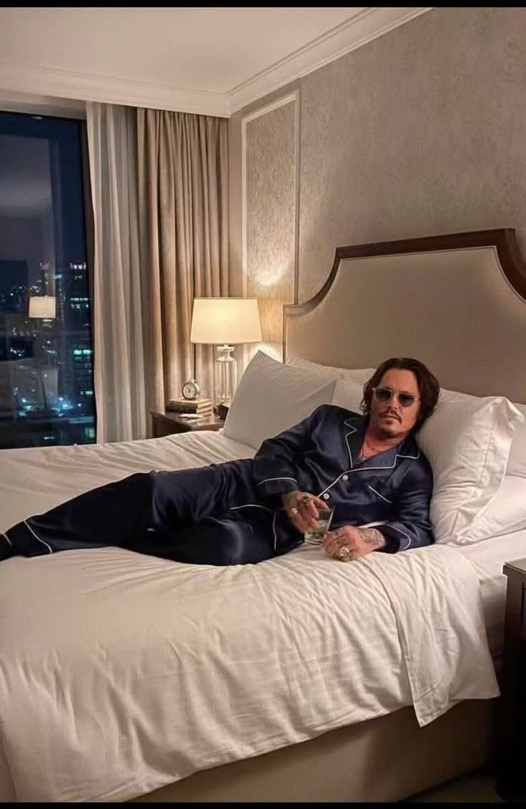 johnnydeppvipp's tweet photo. To that special woman❤️
I miss you, did you want to be with me?

A. Yes 
B. No https://t.co/pr0eIvNg8U