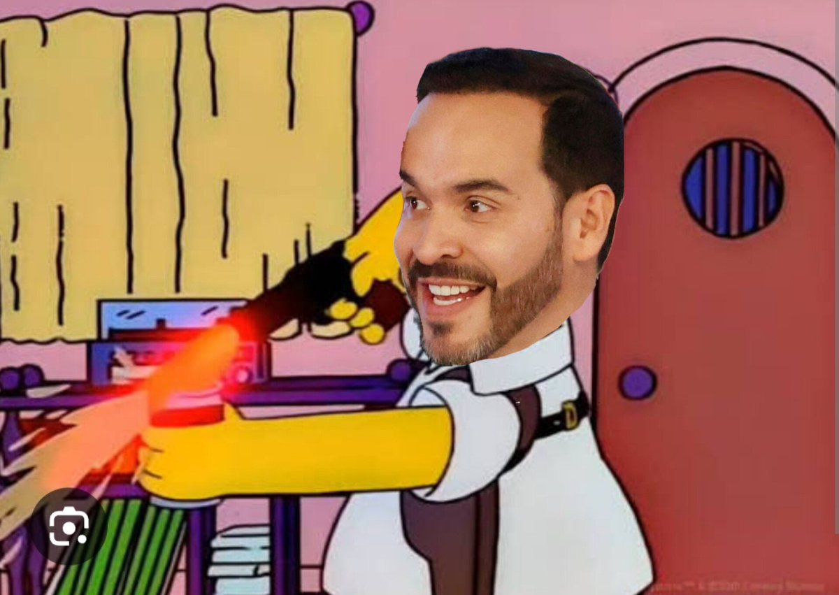 taltalivan's tweet photo. De La Espriella abriendo una cerveza. https://t.co/NRbR5P92jU
