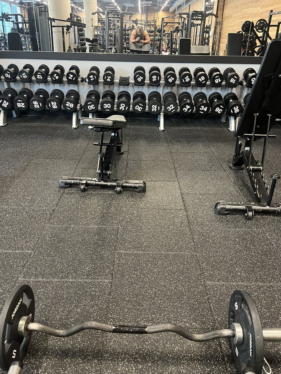 VeselinIliyanov's tweet photo. 6 a.m. Silence and peace in the gym. Started by deadlifting 110 and thought I could handle 120, which I did. Let’s see what the rest of the day has for us. Have a great day, everyone. https://t.co/2tRtmOt0KV