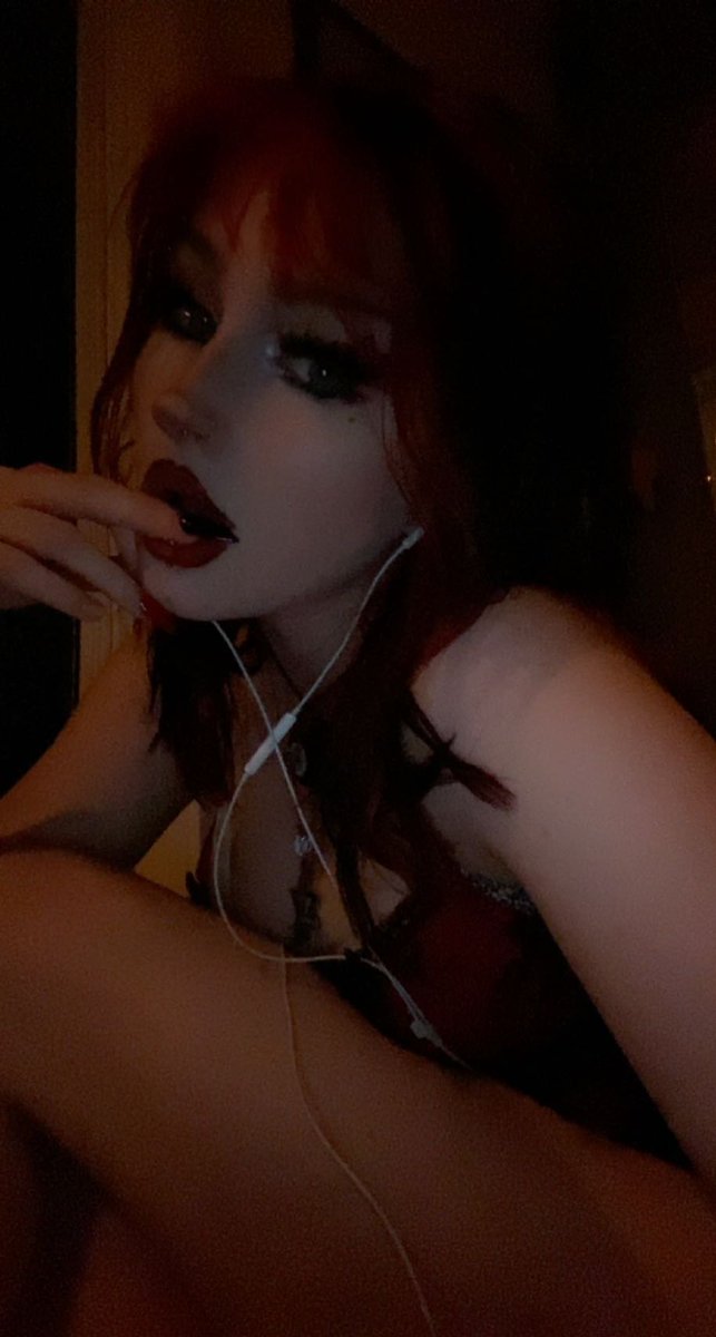 dumb4ladyval's tweet photo. Boredddd https://t.co/lqQdOHrJy3