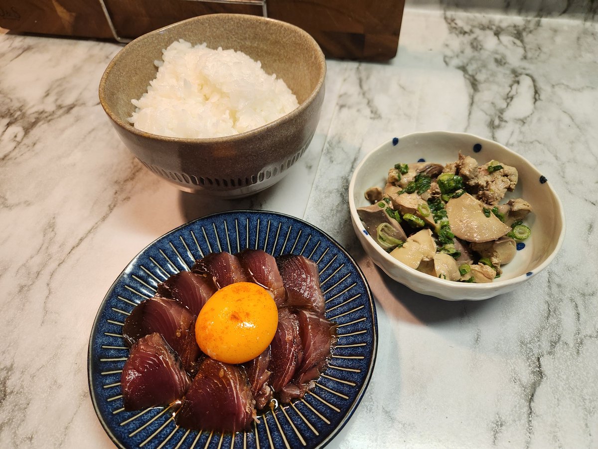 hiro85661180's tweet photo. 今日の晩御飯は、ねぎ塩レバー、カツオのユッケ風です。
ｲﾀﾀﾞｷ━(人˙꒳​˙  )━ﾏｽｯ
#料理男子
#飯テロ https://t.co/KEUYSCNnm5