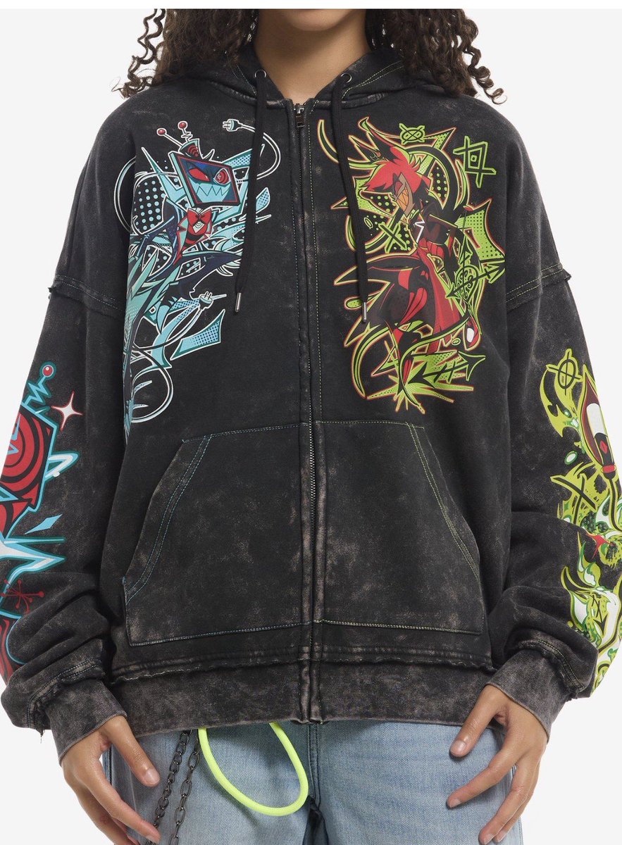 voxsimps's tweet photo. RADIOSTATIC HOODIE AT HOT TOPIC???? ITS SO BEAUTIFUL 😭😭😭😭😭😭😭🖤🖤🖤🖤🖤 https://t.co/qSDYQ89sFs