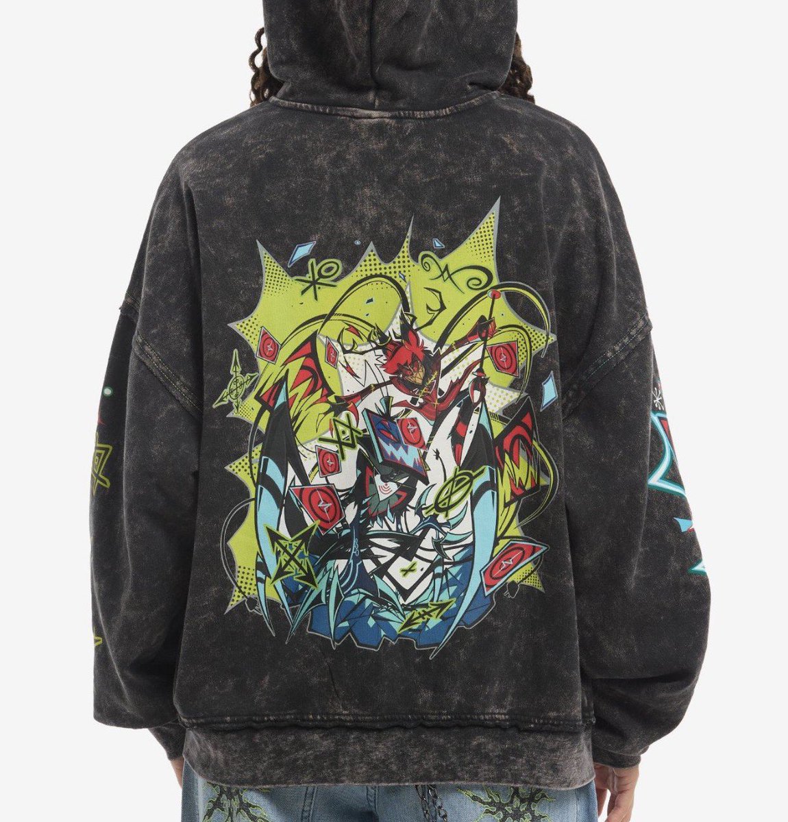 voxsimps's tweet photo. RADIOSTATIC HOODIE AT HOT TOPIC???? ITS SO BEAUTIFUL 😭😭😭😭😭😭😭🖤🖤🖤🖤🖤 https://t.co/qSDYQ89sFs