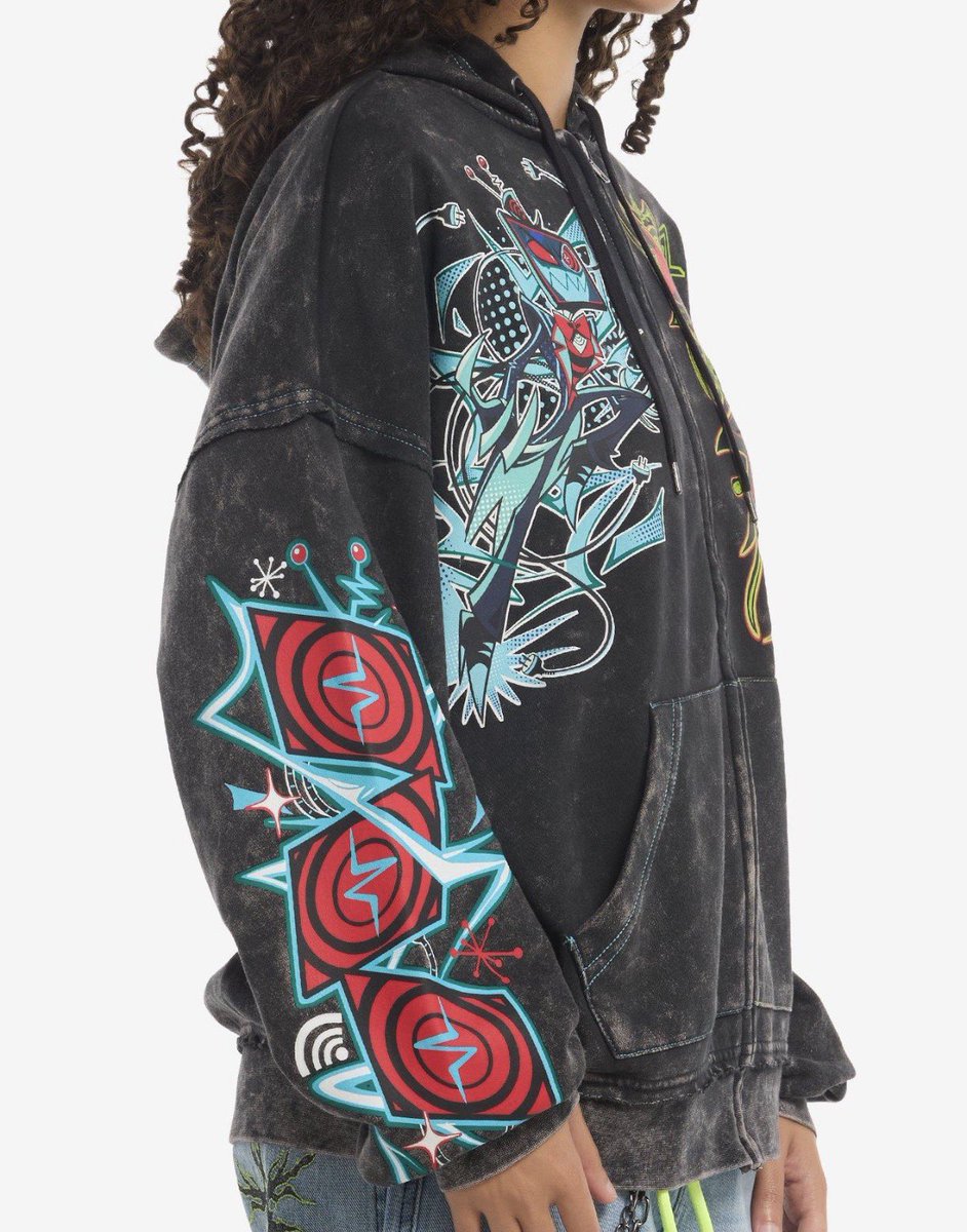 voxsimps's tweet photo. RADIOSTATIC HOODIE AT HOT TOPIC???? ITS SO BEAUTIFUL 😭😭😭😭😭😭😭🖤🖤🖤🖤🖤 https://t.co/qSDYQ89sFs