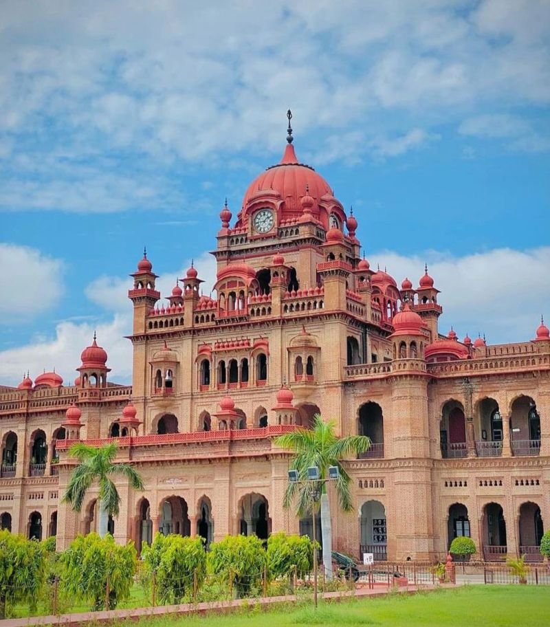 Sikhpioneers74's tweet photo. Sikhs less than hundred years ago - Started own banks , Colleges , Chain of schools , brought million new converts , had own press , news papers , started Sikh parliament in the form of SGPC.  Sikh leadership now 🤡🤡🤡 . Sikhan di neendar kadh khulegi https://t.co/ZzquHjhDGd