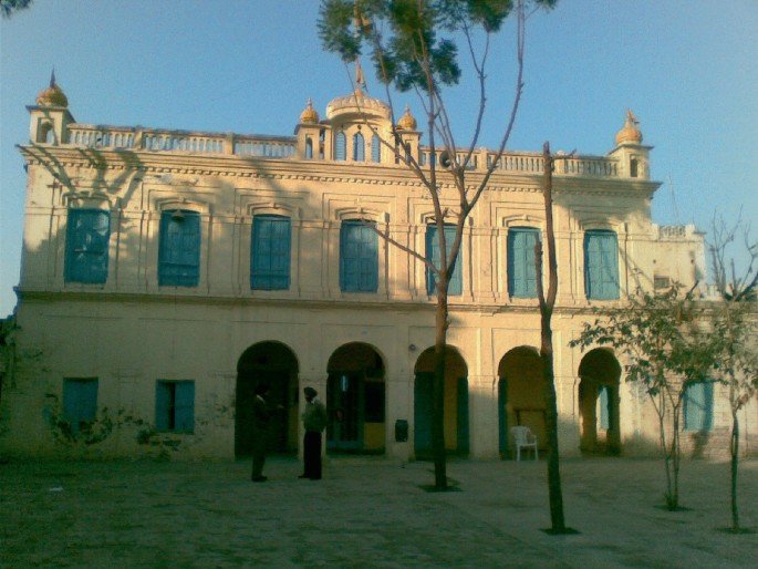 Sikhpioneers74's tweet photo. Sikhs less than hundred years ago - Started own banks , Colleges , Chain of schools , brought million new converts , had own press , news papers , started Sikh parliament in the form of SGPC.  Sikh leadership now 🤡🤡🤡 . Sikhan di neendar kadh khulegi https://t.co/ZzquHjhDGd