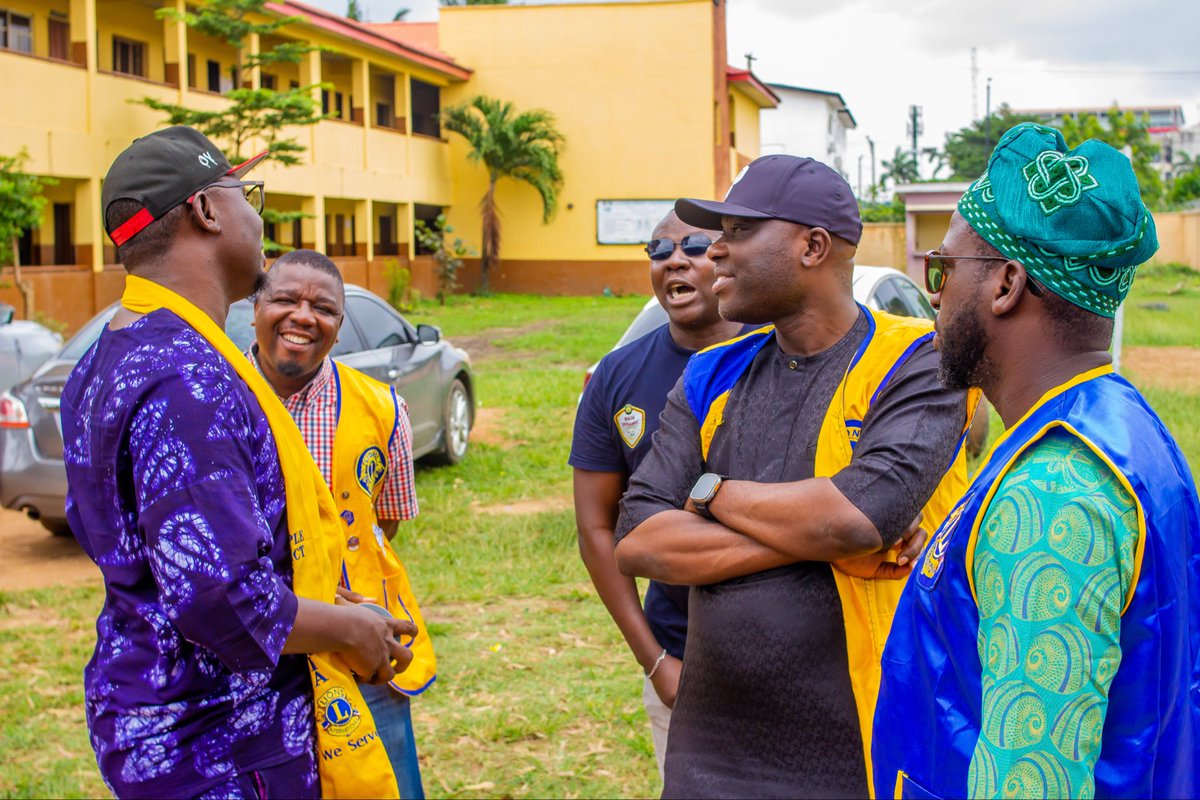 rulesofmanageme's tweet photo. We are lions #weserve 

@lionsclubs https://t.co/JyCdxQinRx