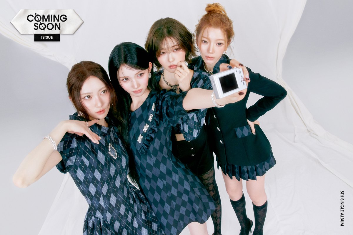 issue_is_coming's tweet photo. 〖 NEWS UPDATE 〗

IS:SUE 5TH SINGLE
"COMING SOON"

リリース記念 
『COMING SOON COLLECTION』開催決定！

本日よりW特典 抽選プレゼント企画
【COLLECTION賞】の受付開始！

https://t.co/967DHKamZz

#ISSUE #COMINGSOON https://t.co/GRay8Nep9R