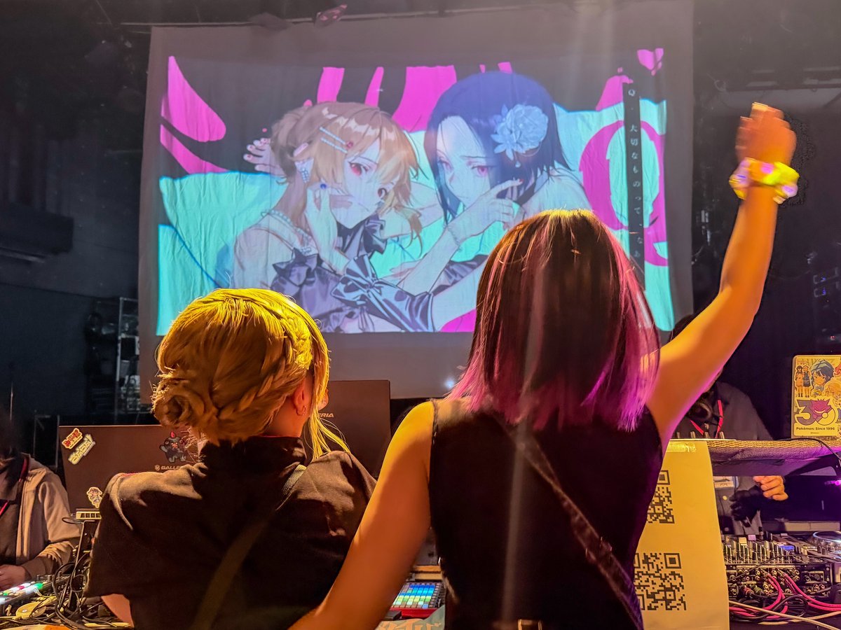 42_chan_'s tweet photo. さぶらぶで久々コスプレしてきたよー！
バンビさん狙い撃ちありがとう✨🙏
次回の最終回も全力で楽しむ！！

1枚目📸 ばくさん @bakuchin 
2枚目📸 ぱくさん @_hitonokuzu 
🌂🕸  翔子@shoko351_chu 

 #さぶらぶ  #メロフレ https://t.co/nq6c3j5bSU