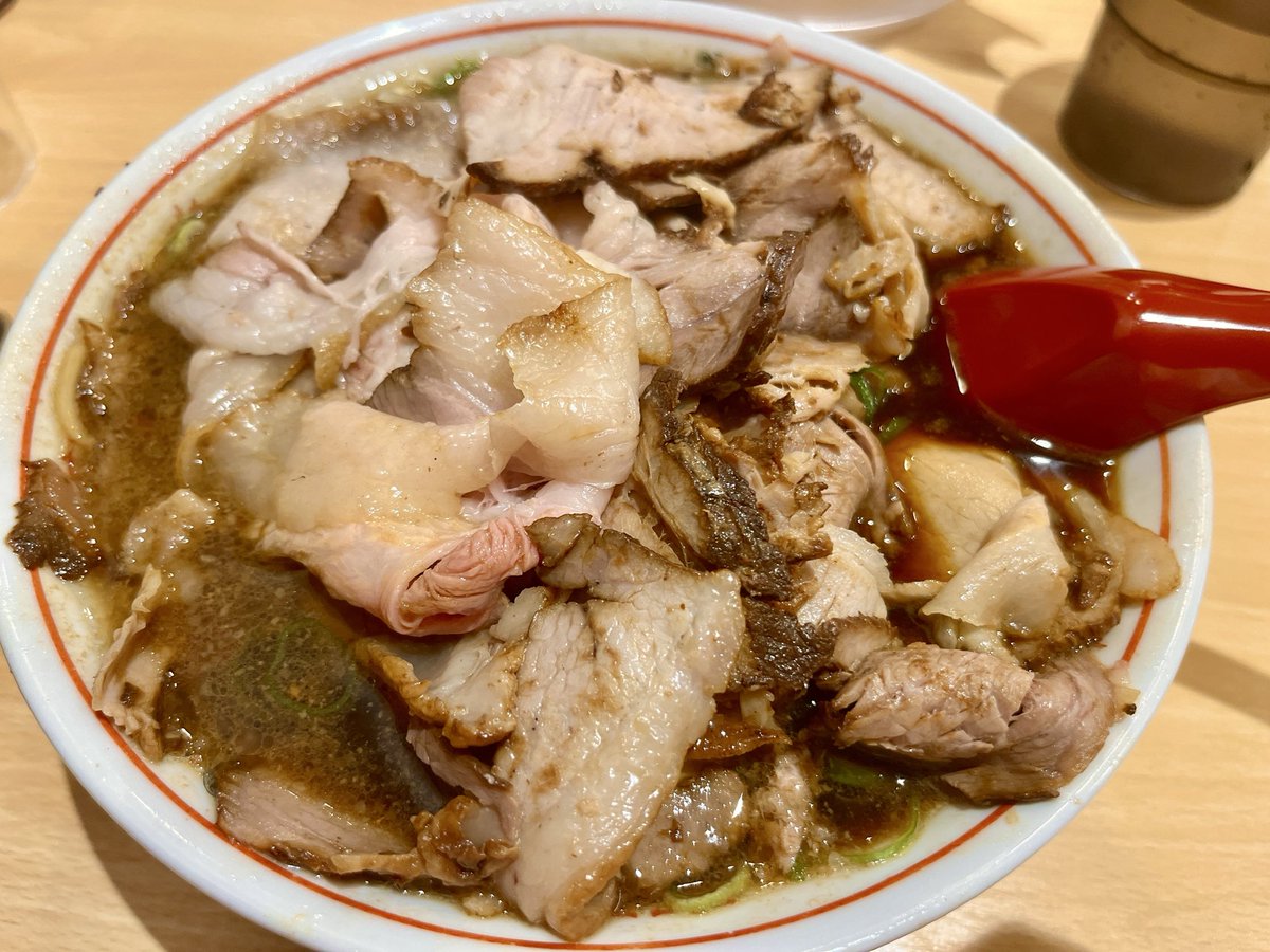 klpinkbus36's tweet photo. あかん…最近愚痴が多くてダメですね…
でも人のフォローばっかり、人が嫌がる仕事ばっかりもう嫌だーこれが嫌で転職したのに…って愚痴りながらラーメン中…帰ったら寝るっ https://t.co/5OHfMaEGaW