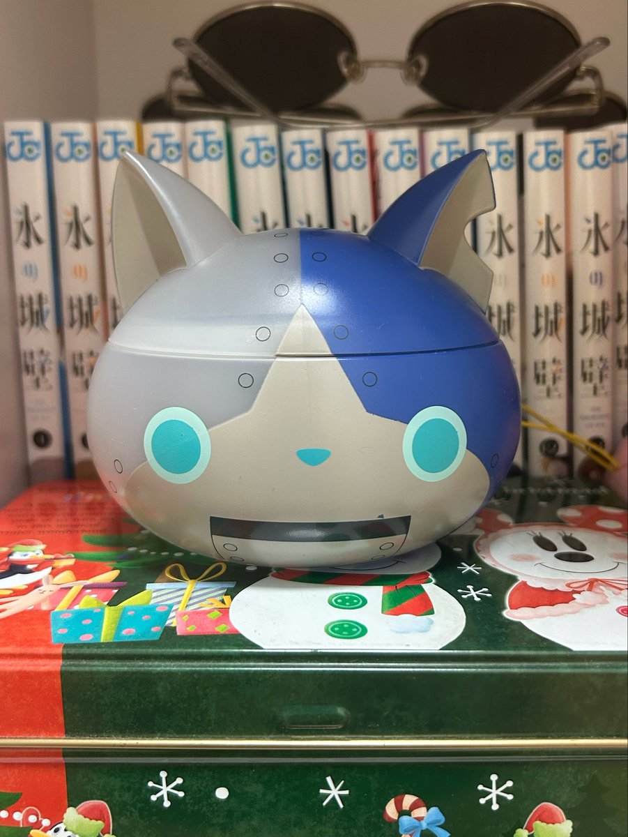 uu3vg's tweet photo. ユニバのシャーベットの容器！
本当はブドウニャンのもあったはずなのに大昔すぎてどっかいった😭😭 https://t.co/8iXgoBBUbO