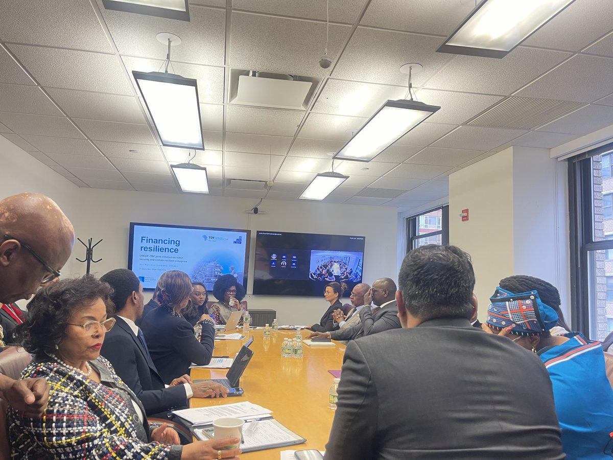 UCLGAfrica's tweet photo. 1/6 On the margins of #UNGA81 in NY, UCLG Africa SG Mr. François Menguelé joined the high-level roundtable on "Financing Resilience: Regional Dialogue on Innovative Climate Finance" at @UNCDF (hosted with TDF) to tackle Africa’s climate financing gap. 👇 https://t.co/BoEWRjFhu1