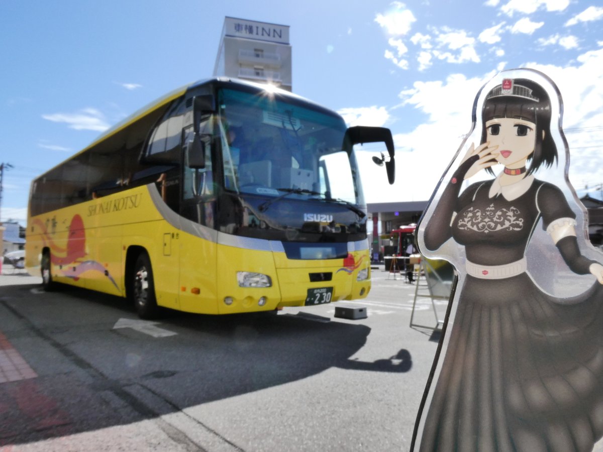 debo6486's tweet photo. 例のバス停キーホルダーを求めて、庄内交通バスまつりへ行ってきた。知ってるバス停は当たらなかったものの(1つ1種類なので一期一会、ダブりもフルコンプもないという一品)、前回は無かった面白い企画もあって、連休の素晴らしい締めくくりになった。 https://t.co/b5YEbAItH9