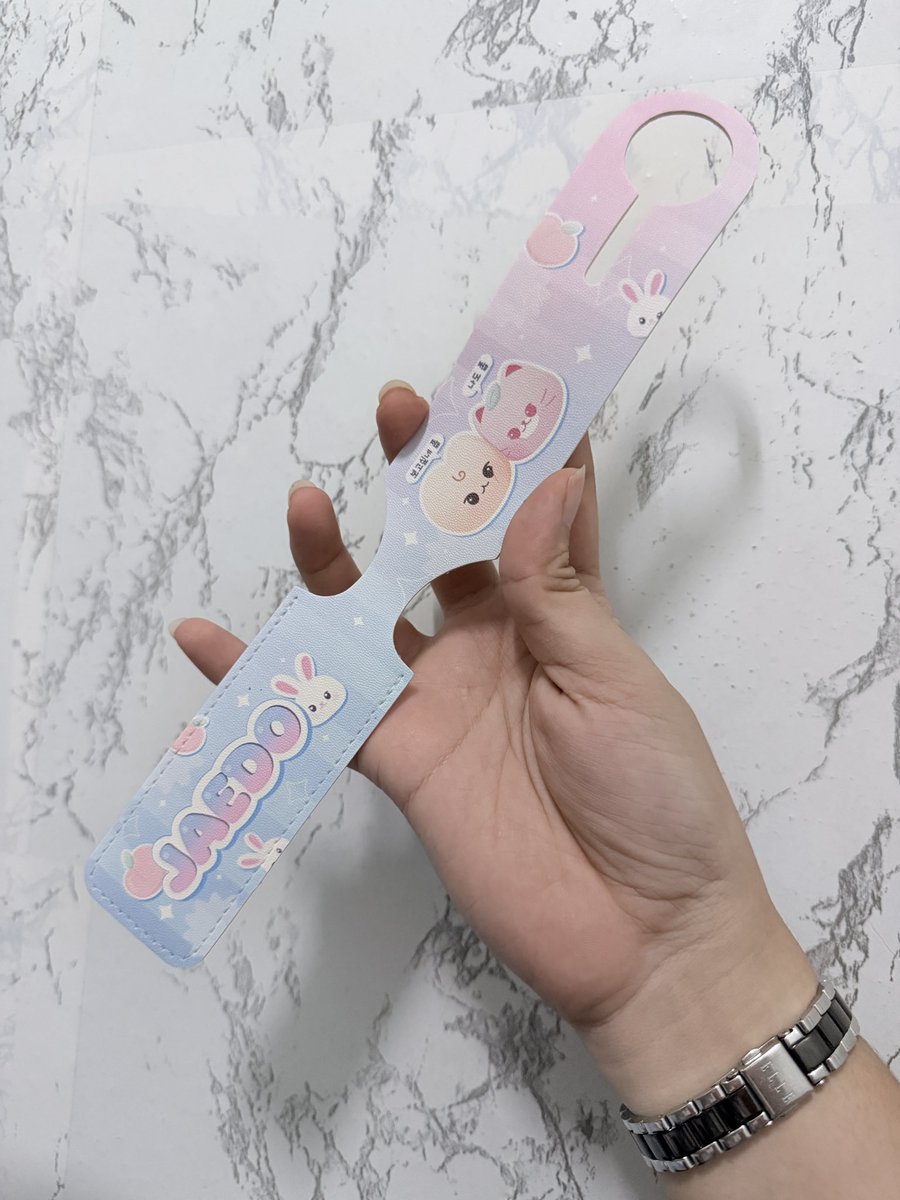 thiptaracinn's tweet photo. Give Away for jaedo shipper  
luggage tag  100 pcs.
Date : 01.11.26
Location : Thammasat stadium
Time : tba
#NCT127_5TH_NEOCITY_BANGKOK_THE_REDLINE #THE_REDLINE_BANGKOK #NCT127_5TH_NEOCITY_THE_REDLINE https://t.co/eCxyAjIAmU