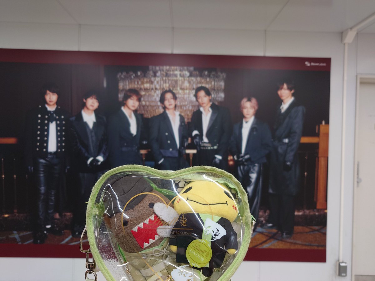 sana01311225's tweet photo. 本日は薮ちゃんの入所日ですので、薮担の友達達と新宿JUMP広告前で集合し、 #メロリ のロケ地コパボウルさんで3ゲーム🎳ちょうどJUMPが撮影したレーンで楽しく過ごし、#Ssay 鑑賞会しました💚帰ってホムパ見て、アルバムが楽しみー✨✨✨大好きです #HeySayJUMP https://t.co/jBGVgsplfc