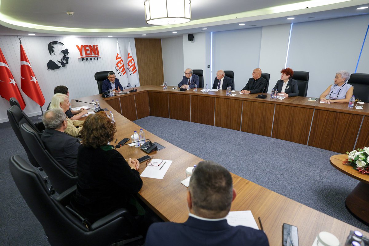 YeniPartiFoto's tweet photo. YENİ Parti Genel Başkanı Özgür Özel, YENİ Parti Genel Merkezi’nde Kafkas Dernekleri Federasyonu heyetini kabul etti. https://t.co/FJLJ0yXqdw