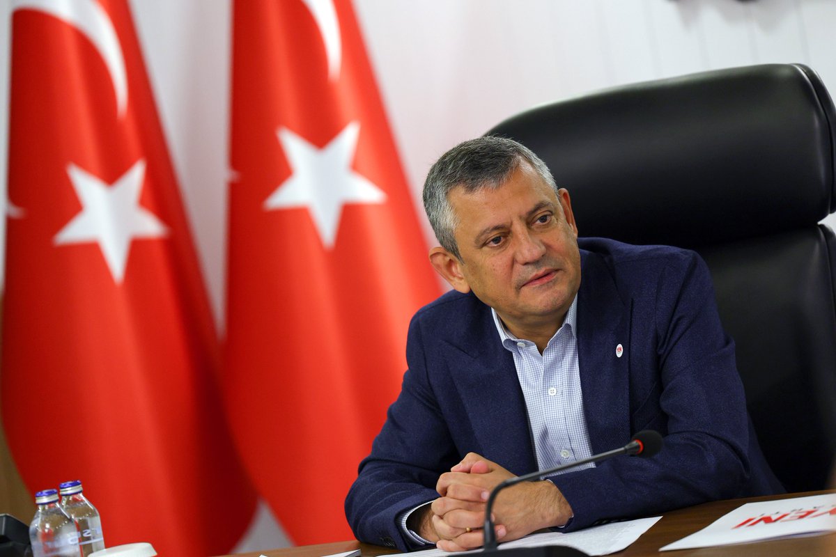 YeniPartiFoto's tweet photo. YENİ Parti Genel Başkanı Özgür Özel, YENİ Parti Genel Merkezi’nde Kafkas Dernekleri Federasyonu heyetini kabul etti. https://t.co/FJLJ0yXqdw