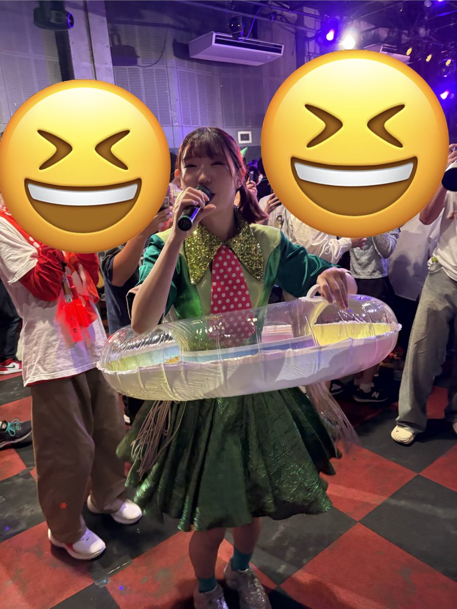 TOUI_MAMETSUBU's tweet photo. ライブ楽しかったー！
最後尾でもこの距離でメンバー見れるマメーメード最高 https://t.co/NIj7ZeKNK7