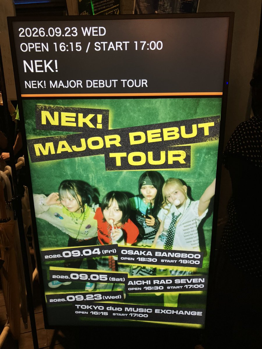 Gdur3D's tweet photo. 久々のライブダブルヘッダー、夜の部(5時開演と早いけど)は渋谷にてNEK! ワンマン。若く可愛く活きが良く、何より申し分なくカッコいいロックンロール存分に楽しみました。どうせならこんなおっさんとしてじゃなく同世代の女子として会いたかったぜ、なんて(異常)感覚、久しぶりに抱きましたわ。 https://t.co/2sGjI7qDrt
